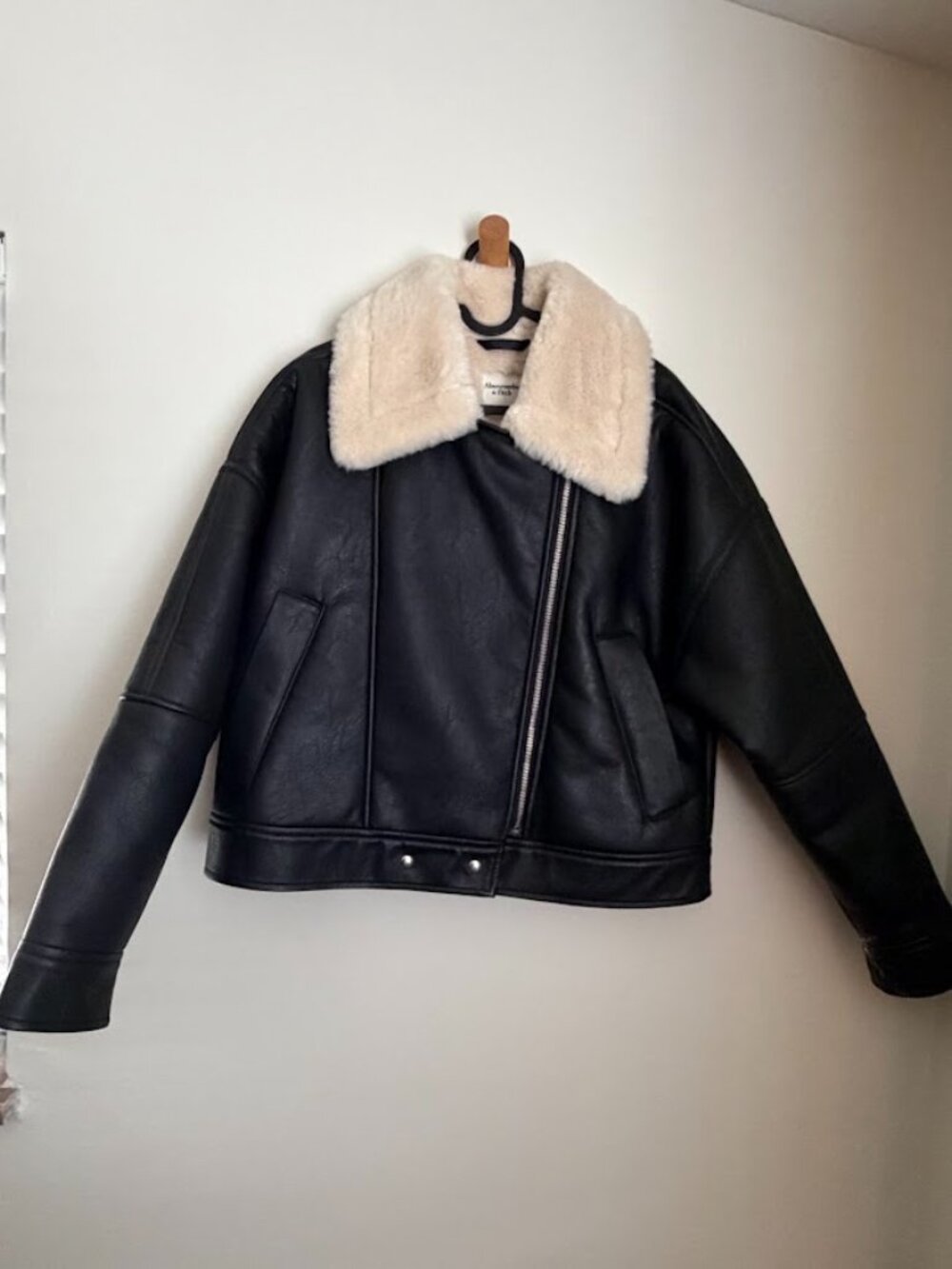 NWOT - Abercrombie & Fitch Vegan Leather Moto Jacket with Cream Faux Fur Lining